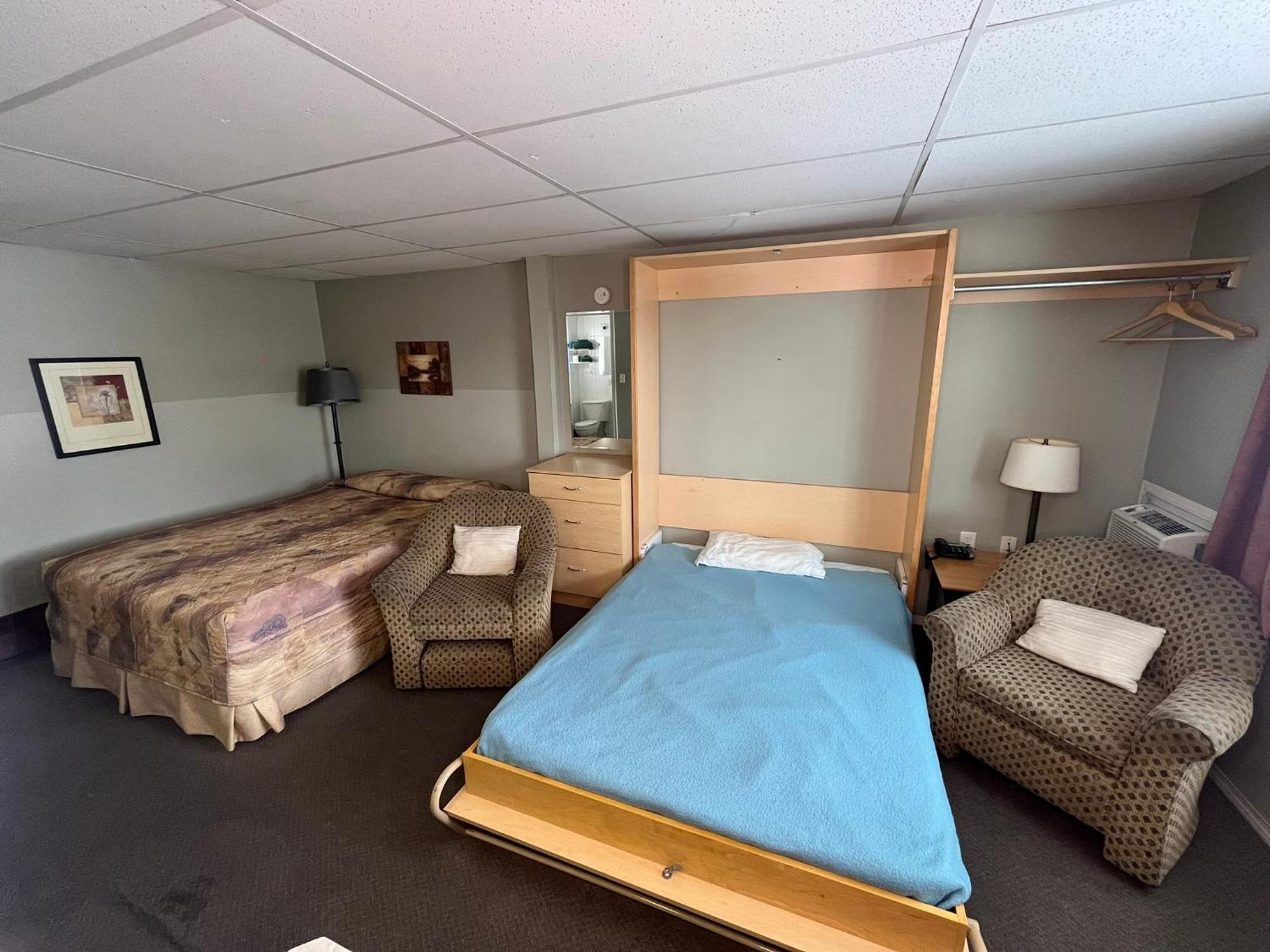 Raccoon Lodge Motel Sylvan Lake Zimmer foto