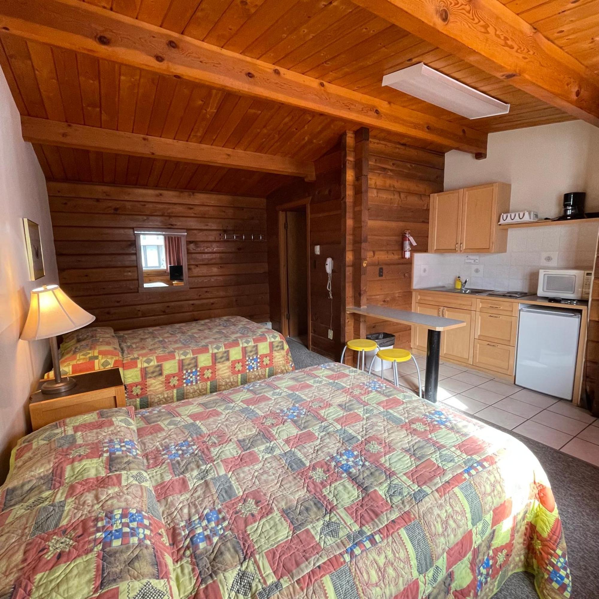 Raccoon Lodge Motel Sylvan Lake Exterior foto